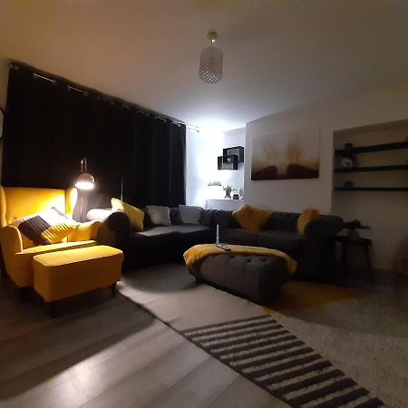 Cosy 3-Bedroom House In Aspley นอตติงแฮม ภายนอก รูปภาพ