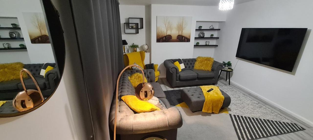 Cosy 3-Bedroom House In Aspley นอตติงแฮม ภายนอก รูปภาพ