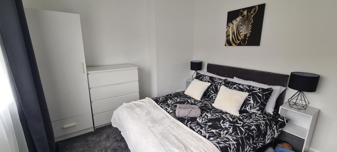 Cosy 3-Bedroom House In Aspley นอตติงแฮม ภายนอก รูปภาพ