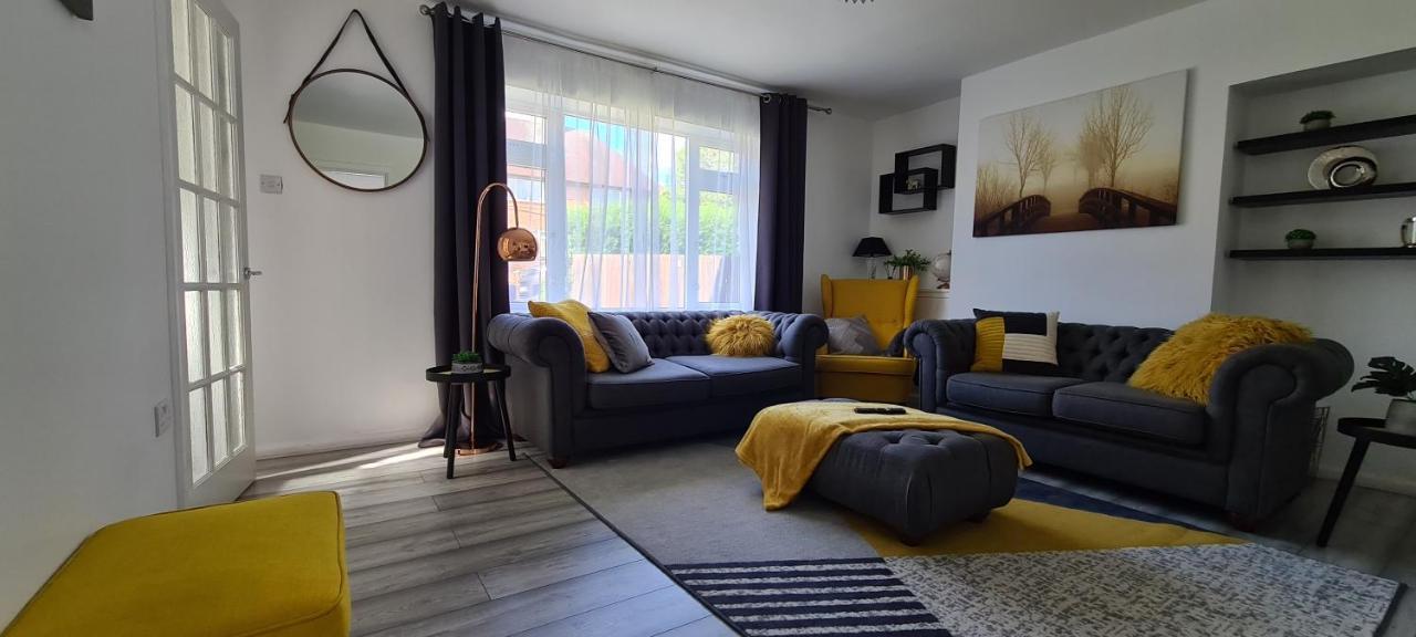Cosy 3-Bedroom House In Aspley นอตติงแฮม ภายนอก รูปภาพ