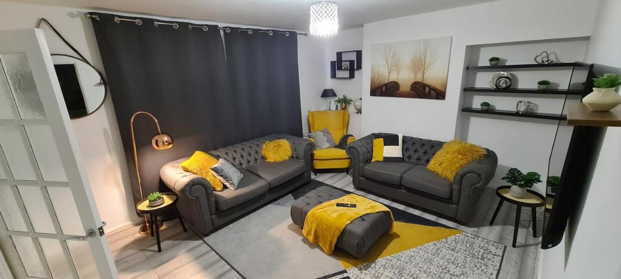 Cosy 3-Bedroom House In Aspley นอตติงแฮม ภายนอก รูปภาพ