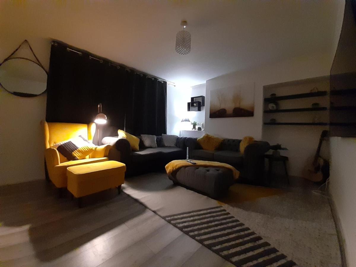 Cosy 3-Bedroom House In Aspley นอตติงแฮม ภายนอก รูปภาพ