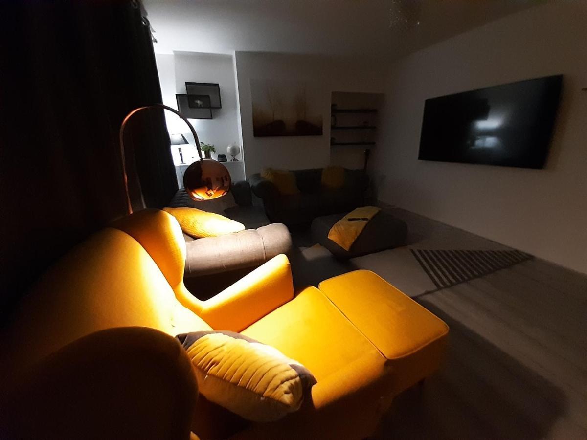 Cosy 3-Bedroom House In Aspley นอตติงแฮม ภายนอก รูปภาพ